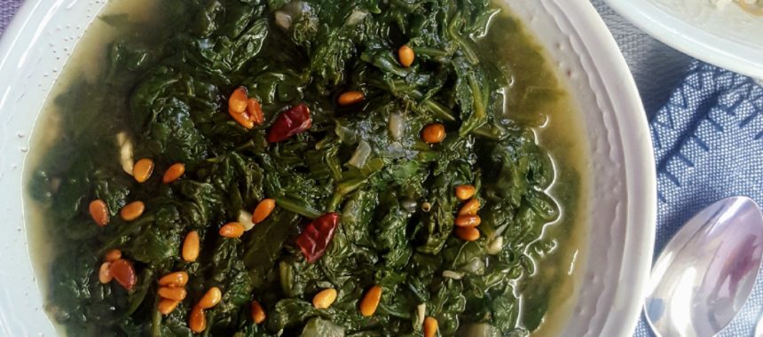 Yakhnet Sabanegh ( Vegetarian Spinach Stew)